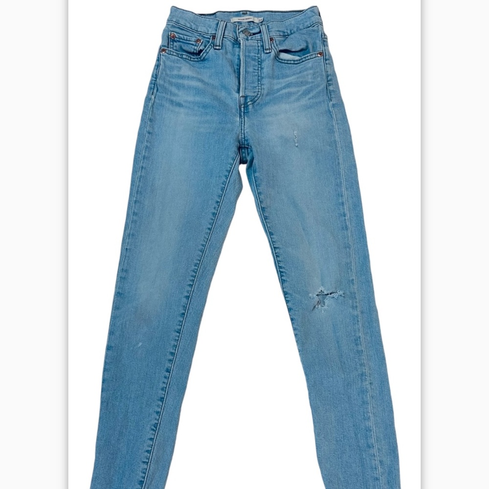 Levi's Women's Wedgie Skinny Jeans with Distressed Buttons in  SizeW 24, Hig